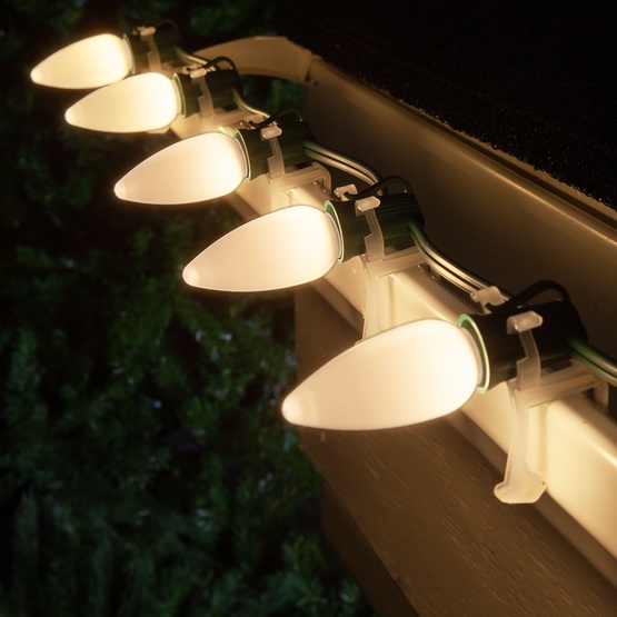 Casa decorada con iluminación navideña